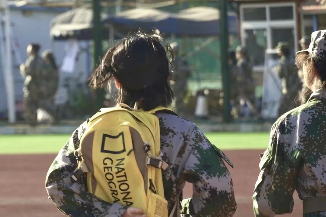 军训第一天丨从站军姿到笑哭 军训第一天丨从站军姿到笑哭